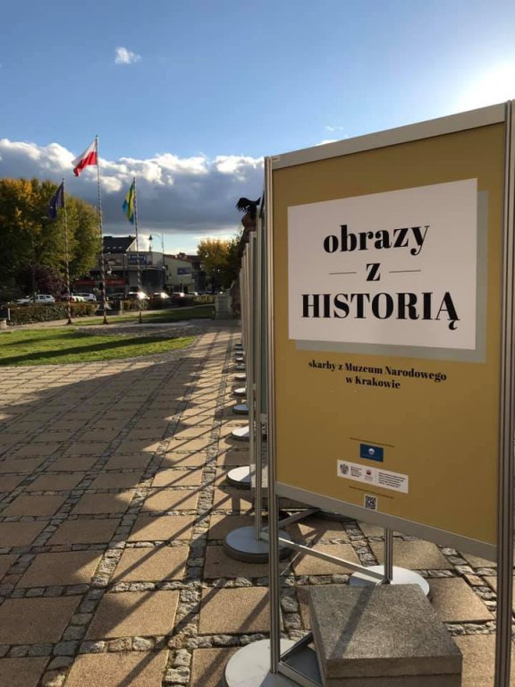 Plenerowa wystawa „Obrazy z historią” w Ostrołęce [19.10.2021] - zdjęcie #3 - eOstroleka.pl