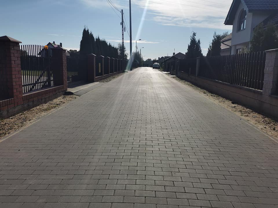 Zakończyły się prace związane z przebudową ulicy Księżycowej w Dzbeninie - zdjęcie #6 - eOstroleka.pl