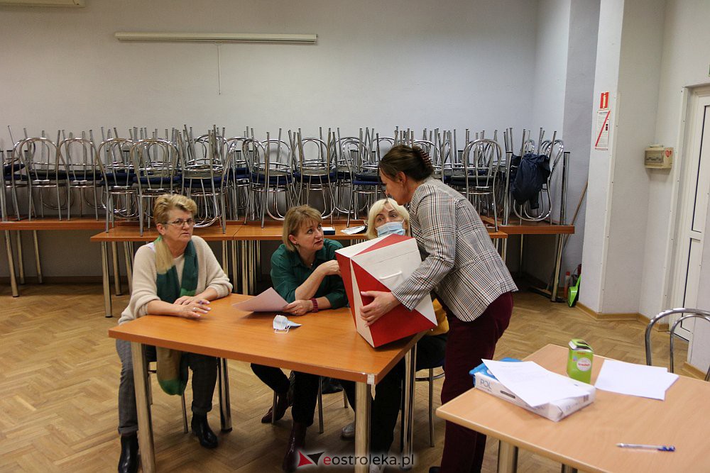 Wybory uzupełniające do Rady Osiedla Dzieci Polskich [20.10.2021] - zdjęcie #19 - eOstroleka.pl