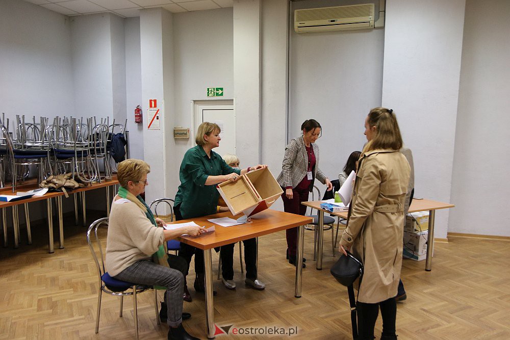 Wybory uzupełniające do Rady Osiedla Dzieci Polskich [20.10.2021] - zdjęcie #20 - eOstroleka.pl