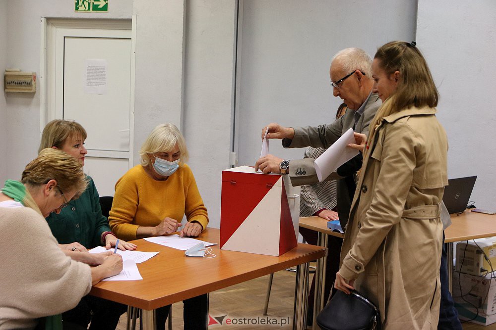 Wybory uzupełniające do Rady Osiedla Dzieci Polskich [20.10.2021] - zdjęcie #21 - eOstroleka.pl