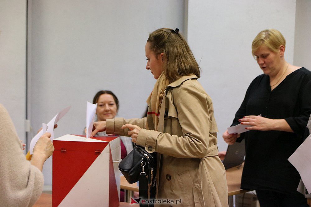 Wybory uzupełniające do Rady Osiedla Dzieci Polskich [20.10.2021] - zdjęcie #23 - eOstroleka.pl