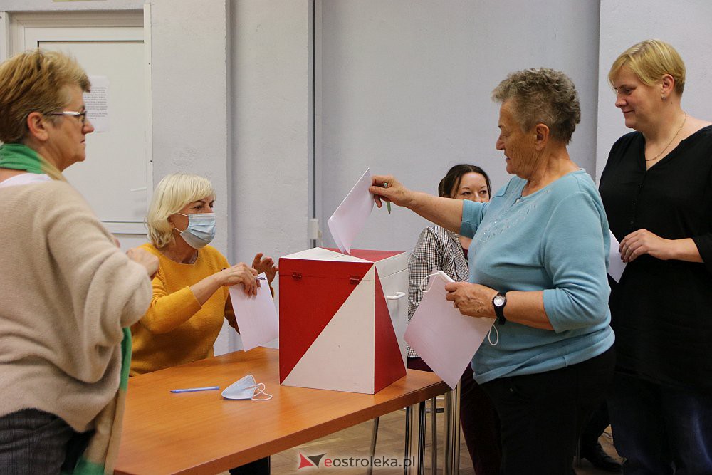 Wybory uzupełniające do Rady Osiedla Dzieci Polskich [20.10.2021] - zdjęcie #26 - eOstroleka.pl