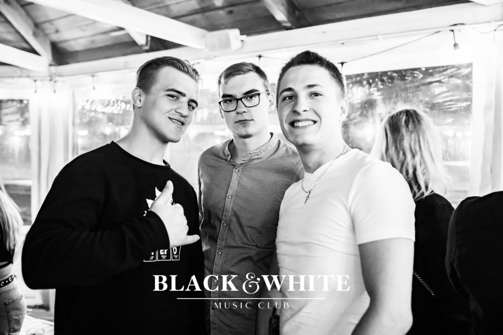 Licealne otrzęsiny w Clubie Black&White [15.10.2021] - zdjęcie #1 - eOstroleka.pl