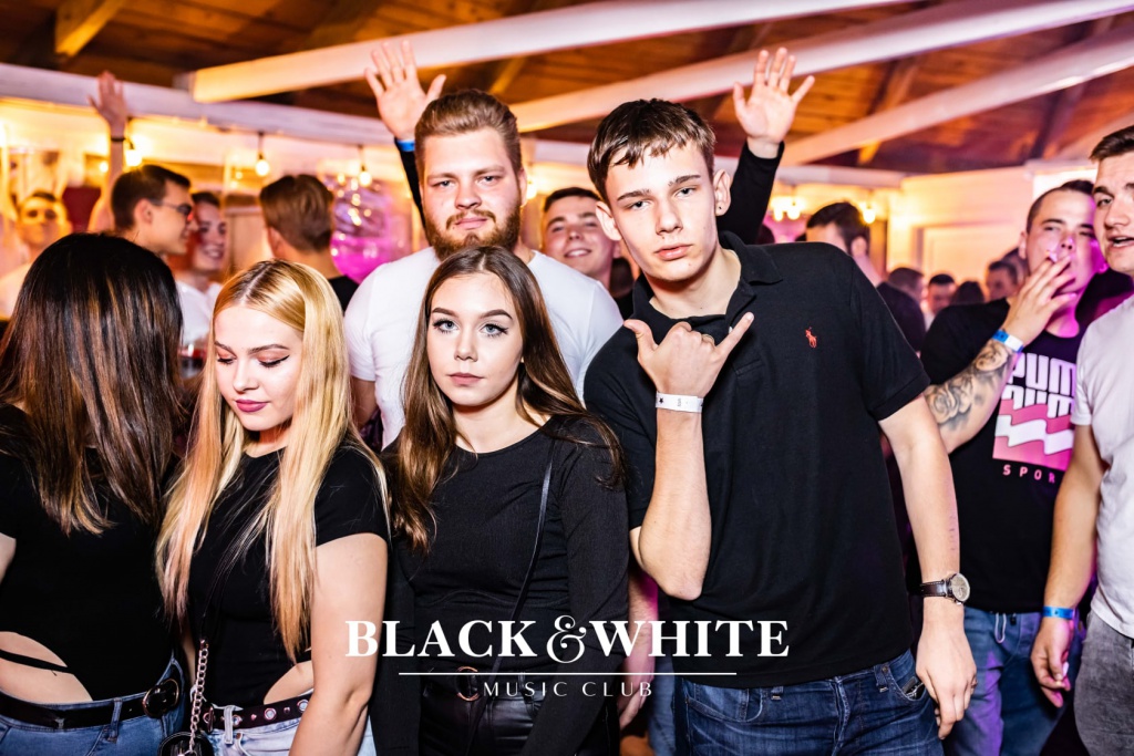 Licealne otrzęsiny w Clubie Black&White [15.10.2021] - zdjęcie #8 - eOstroleka.pl