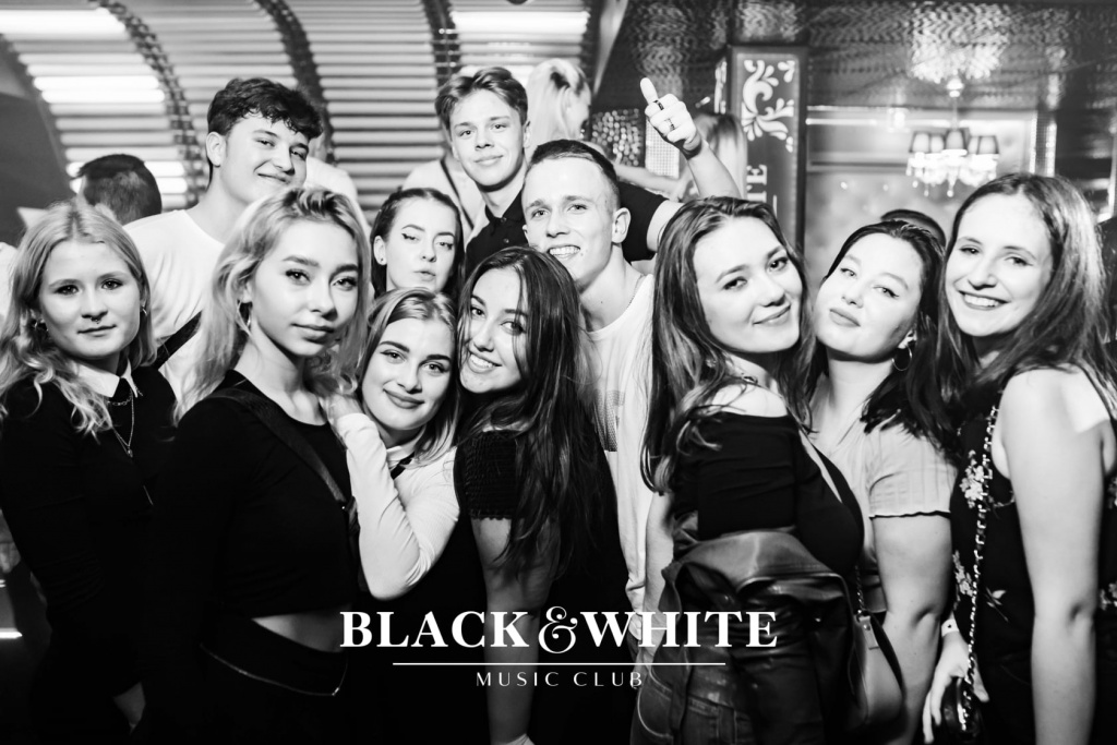 Licealne otrzęsiny w Clubie Black&White [15.10.2021] - zdjęcie #13 - eOstroleka.pl