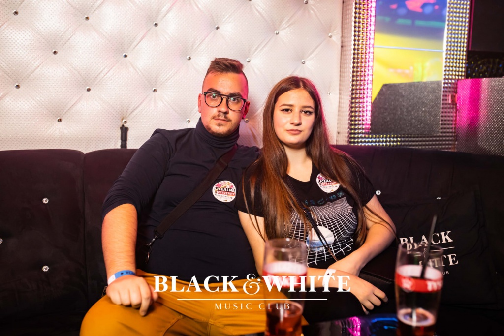 Licealne otrzęsiny w Clubie Black&White [15.10.2021] - zdjęcie #17 - eOstroleka.pl