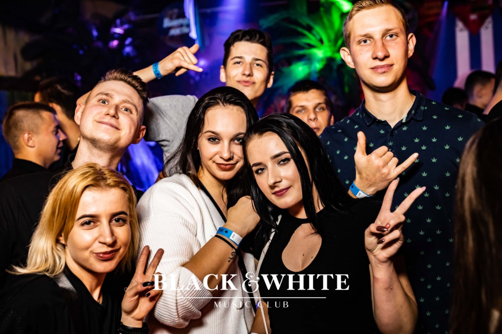 Licealne otrzęsiny w Clubie Black&White [15.10.2021] - zdjęcie #20 - eOstroleka.pl