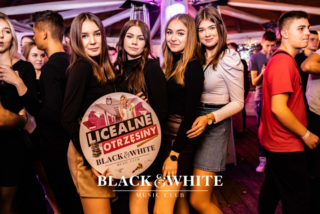 Licealne otrzęsiny w Clubie Black&White [15.10.2021] - zdjęcie #21 - eOstroleka.pl