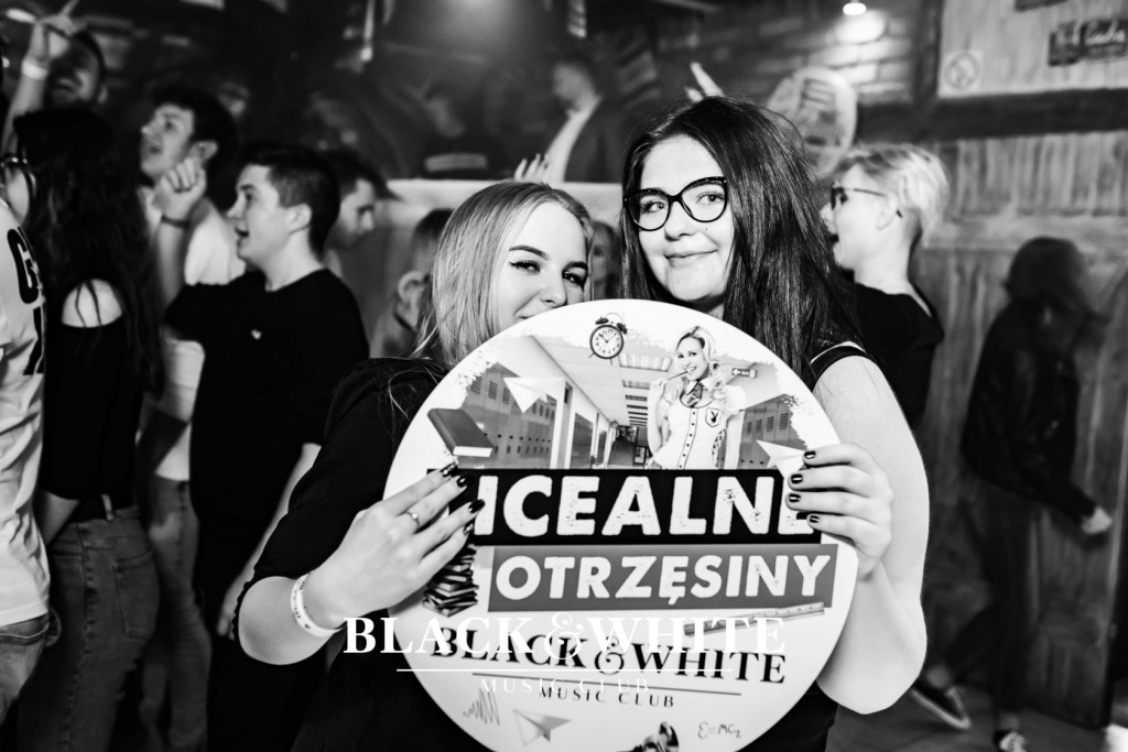 Licealne otrzęsiny w Clubie Black&White [15.10.2021] - zdjęcie #30 - eOstroleka.pl