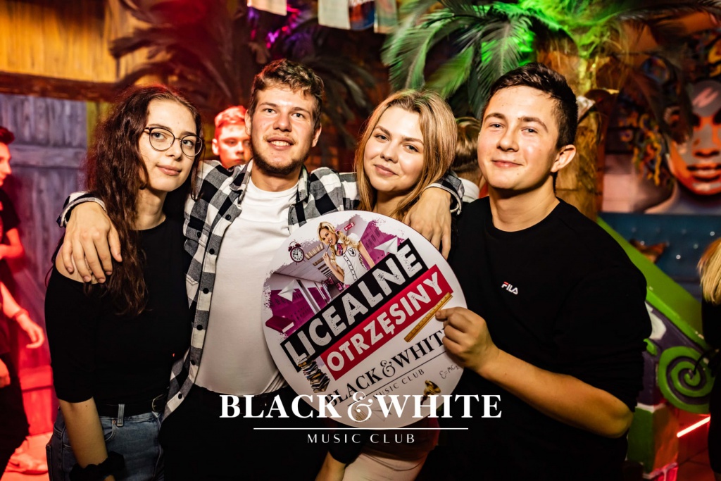 Licealne otrzęsiny w Clubie Black&White [15.10.2021] - zdjęcie #33 - eOstroleka.pl