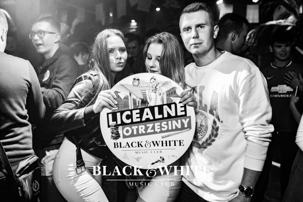 Licealne otrzęsiny w Clubie Black&White [15.10.2021] - zdjęcie #36 - eOstroleka.pl