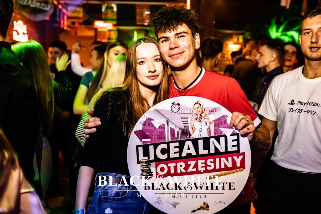 Licealne otrzęsiny w Clubie Black&White [15.10.2021] - zdjęcie #37 - eOstroleka.pl
