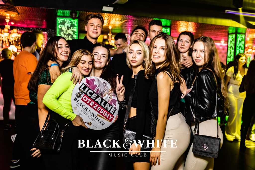 Licealne otrzęsiny w Clubie Black&White [15.10.2021] - zdjęcie #38 - eOstroleka.pl