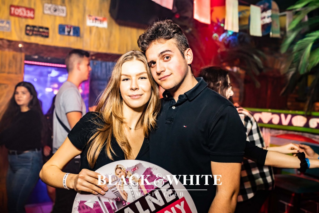 Licealne otrzęsiny w Clubie Black&White [15.10.2021] - zdjęcie #35 - eOstroleka.pl