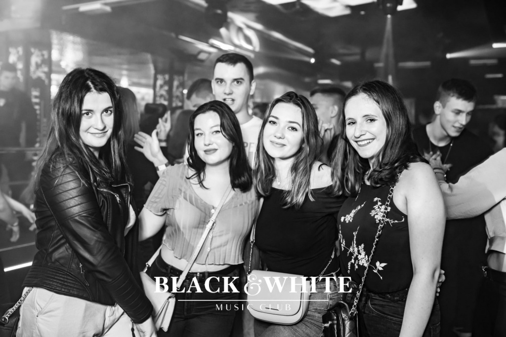 Licealne otrzęsiny w Clubie Black&White [15.10.2021] - zdjęcie #45 - eOstroleka.pl