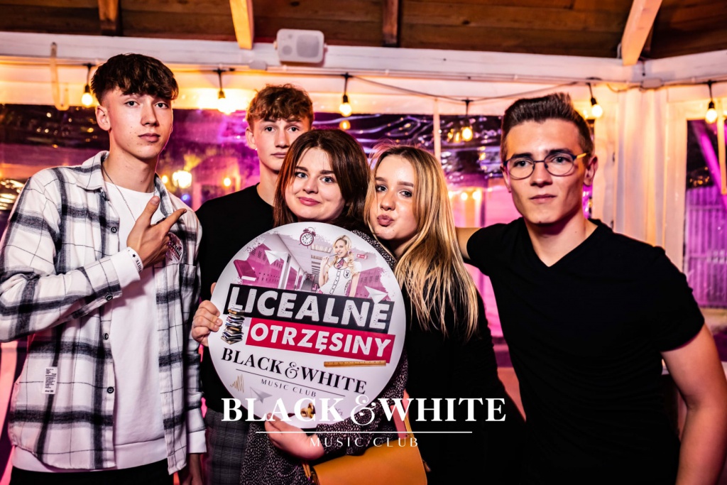 Licealne otrzęsiny w Clubie Black&White [15.10.2021] - zdjęcie #28 - eOstroleka.pl