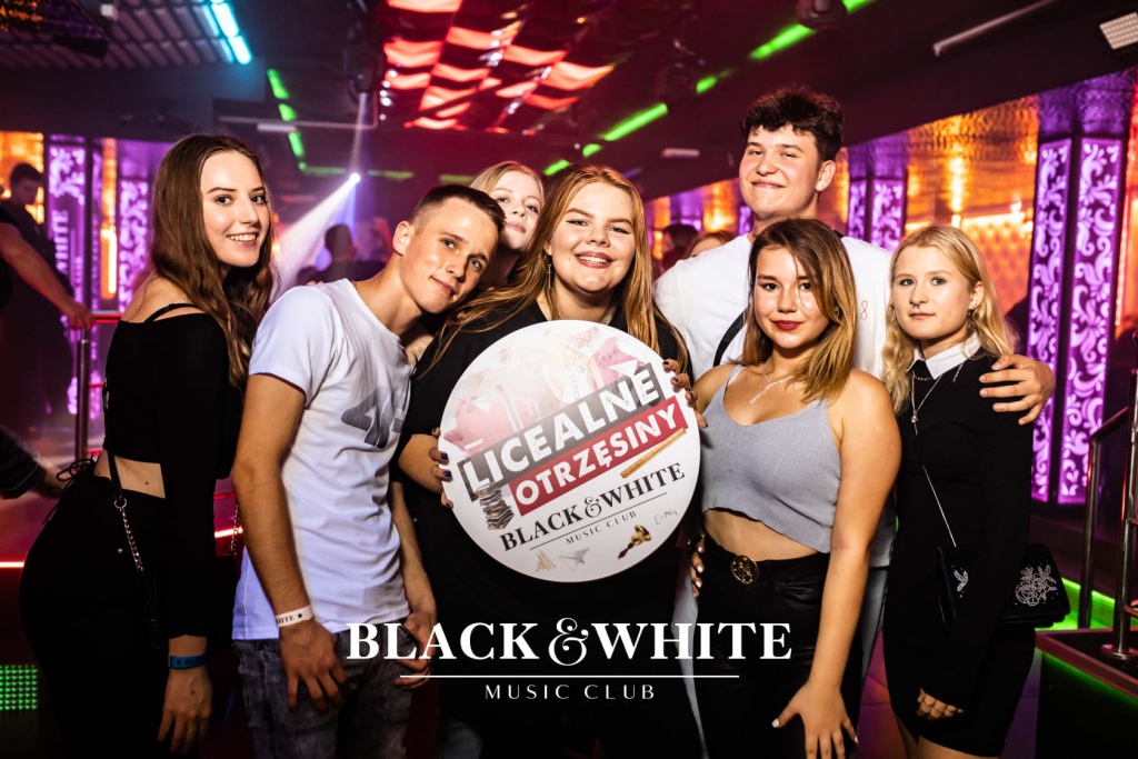 Licealne otrzęsiny w Clubie Black&White [15.10.2021] - zdjęcie #55 - eOstroleka.pl