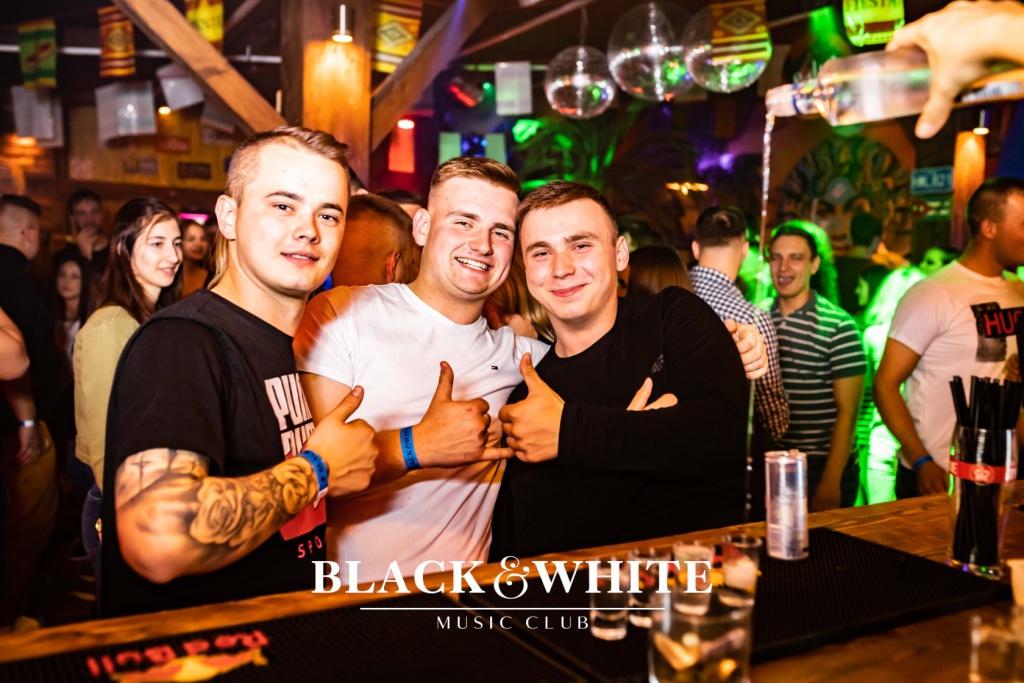 Licealne otrzęsiny w Clubie Black&White [15.10.2021] - zdjęcie #21 - eOstroleka.pl