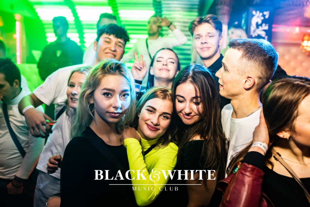 Licealne otrzęsiny w Clubie Black&White [15.10.2021] - zdjęcie #58 - eOstroleka.pl