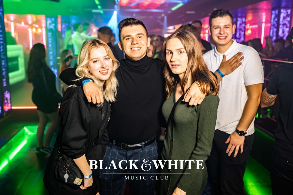 Licealne otrzęsiny w Clubie Black&White [15.10.2021] - zdjęcie #19 - eOstroleka.pl