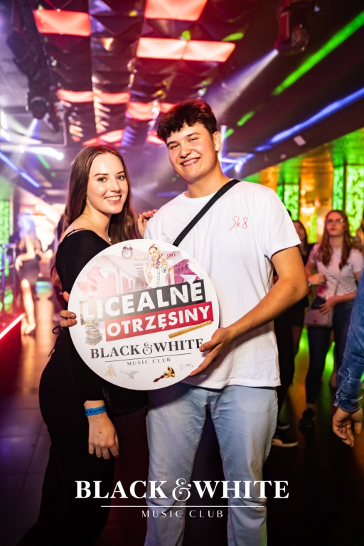 Licealne otrzęsiny w Clubie Black&White [15.10.2021] - zdjęcie #14 - eOstroleka.pl