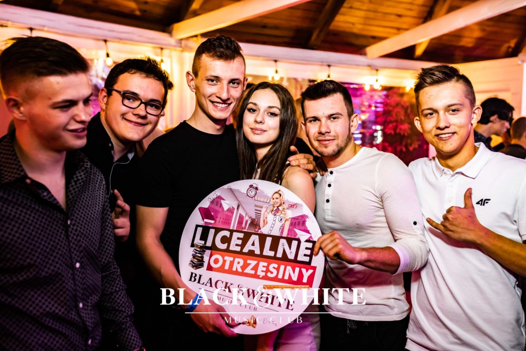 Licealne otrzęsiny w Clubie Black&White [15.10.2021] - zdjęcie #6 - eOstroleka.pl