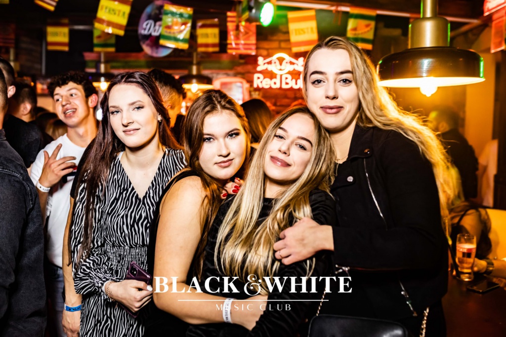 Licealne otrzęsiny w Clubie Black&White [15.10.2021] - zdjęcie #5 - eOstroleka.pl