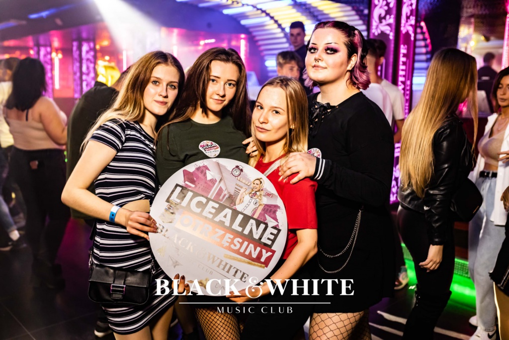 Licealne otrzęsiny w Clubie Black&White [15.10.2021] - zdjęcie #1 - eOstroleka.pl