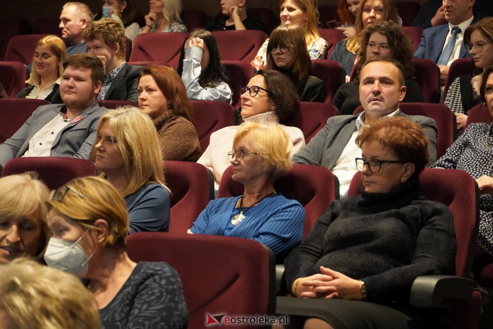 Debata: Demokracja w szkołach ponadpodstawowych [21.10.2021] - zdjęcie #2 - eOstroleka.pl