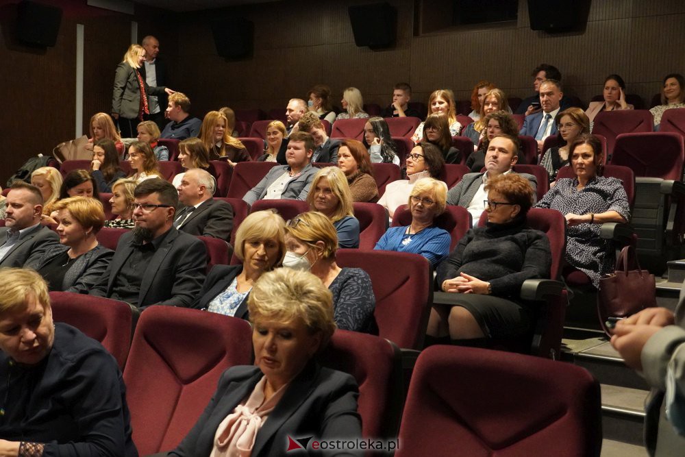 Debata: Demokracja w szkołach ponadpodstawowych [21.10.2021] - zdjęcie #3 - eOstroleka.pl