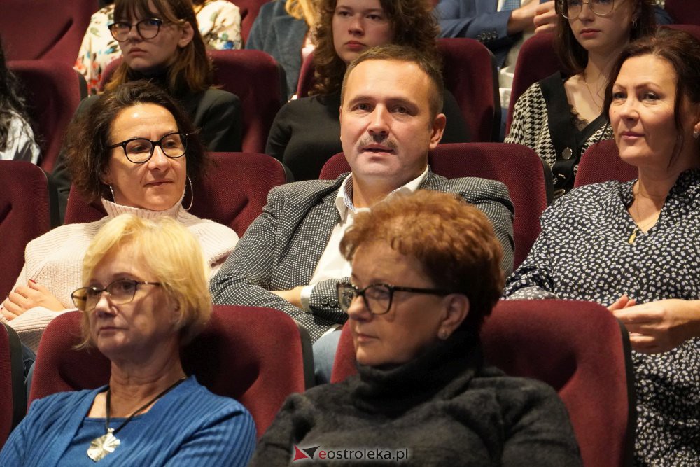 Debata: Demokracja w szkołach ponadpodstawowych [21.10.2021] - zdjęcie #10 - eOstroleka.pl