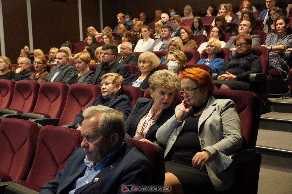Debata: Demokracja w szkołach ponadpodstawowych [21.10.2021] - zdjęcie #25 - eOstroleka.pl