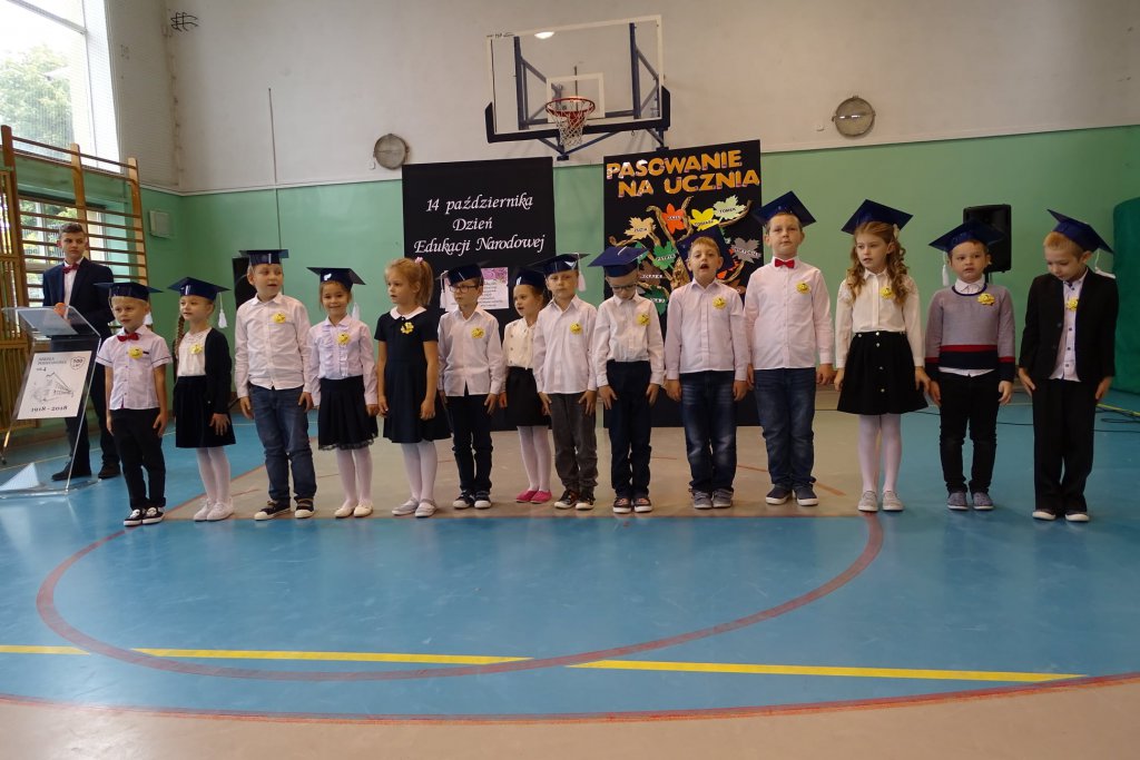 Pasowanie na ucznia w Szkole Podstawowej Nr 4 - zdjęcie #3 - eOstroleka.pl