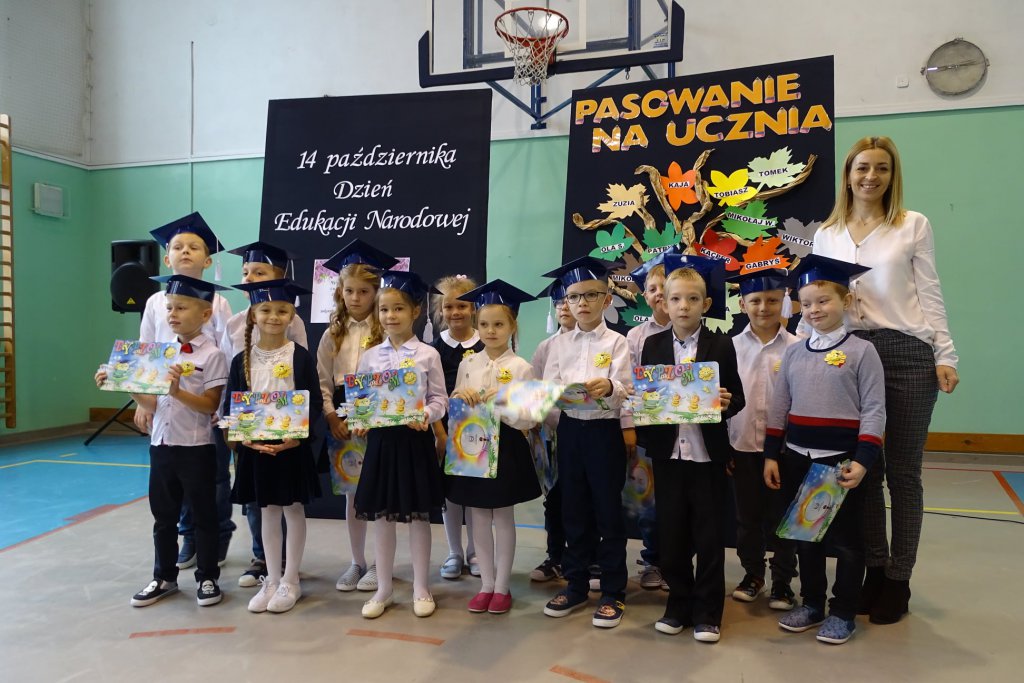 Pasowanie na ucznia w Szkole Podstawowej Nr 4 - zdjęcie #7 - eOstroleka.pl