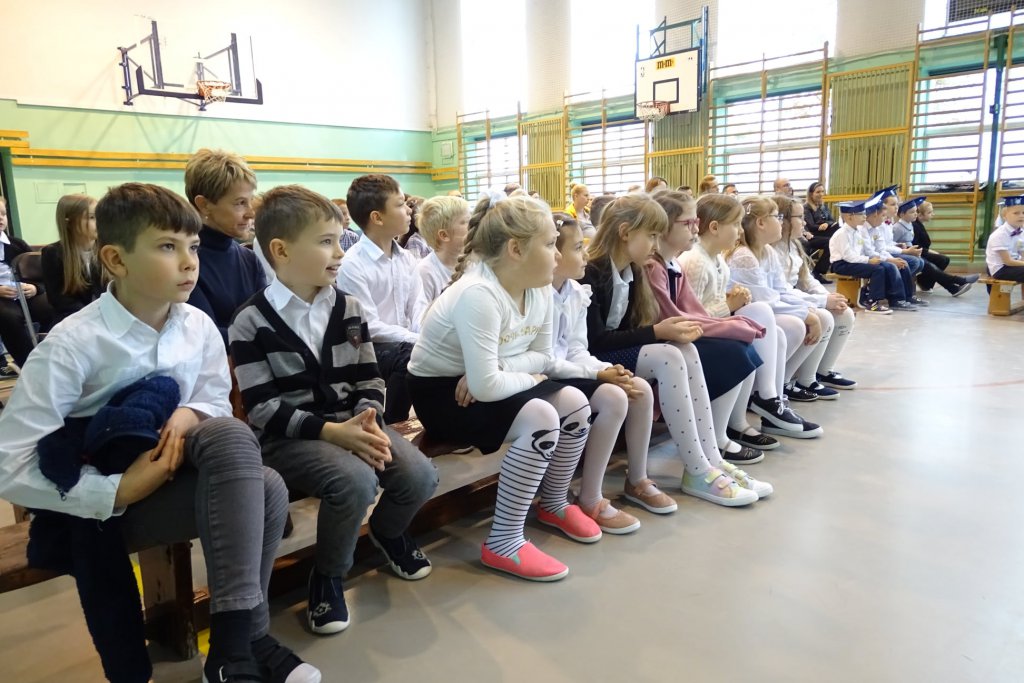 Pasowanie na ucznia w Szkole Podstawowej Nr 4 - zdjęcie #9 - eOstroleka.pl