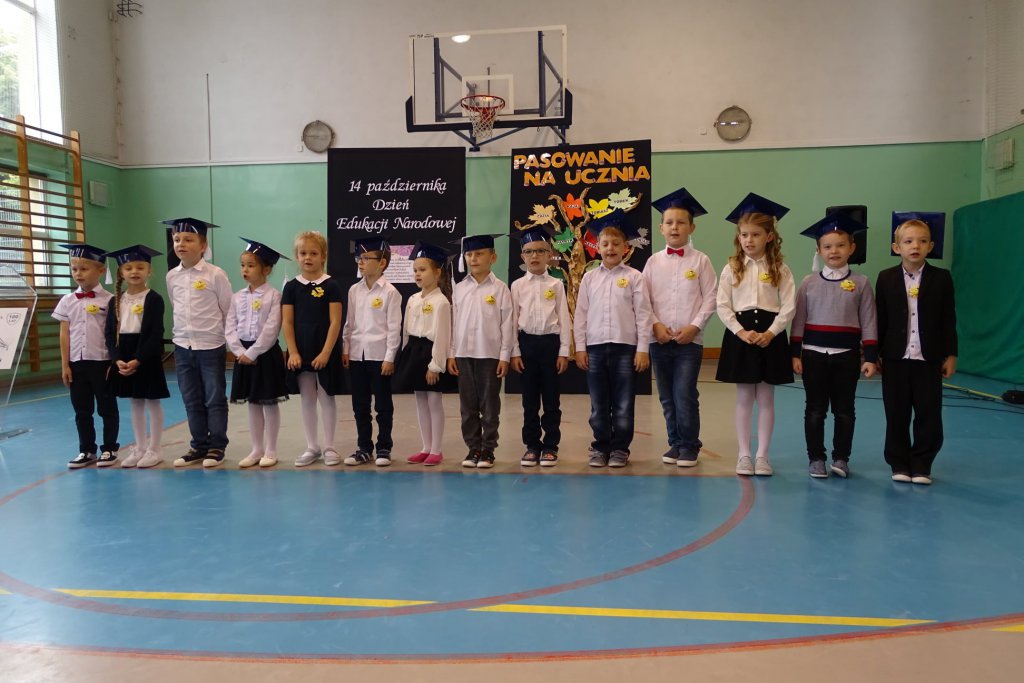 Pasowanie na ucznia w Szkole Podstawowej Nr 4 - zdjęcie #10 - eOstroleka.pl