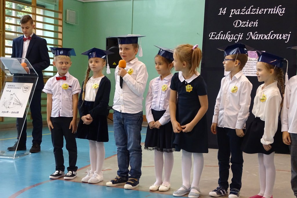 Pasowanie na ucznia w Szkole Podstawowej Nr 4 - zdjęcie #20 - eOstroleka.pl