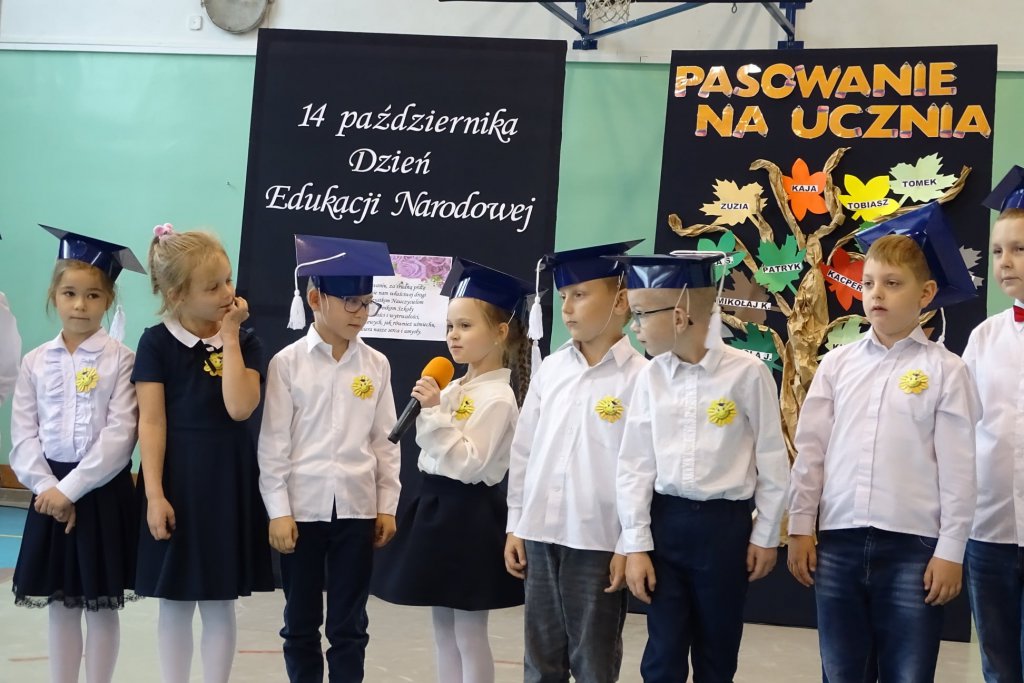 Pasowanie na ucznia w Szkole Podstawowej Nr 4 - zdjęcie #25 - eOstroleka.pl