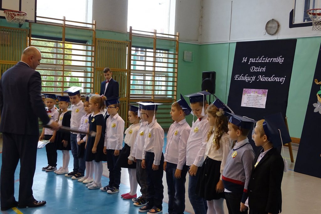 Pasowanie na ucznia w Szkole Podstawowej Nr 4 - zdjęcie #26 - eOstroleka.pl