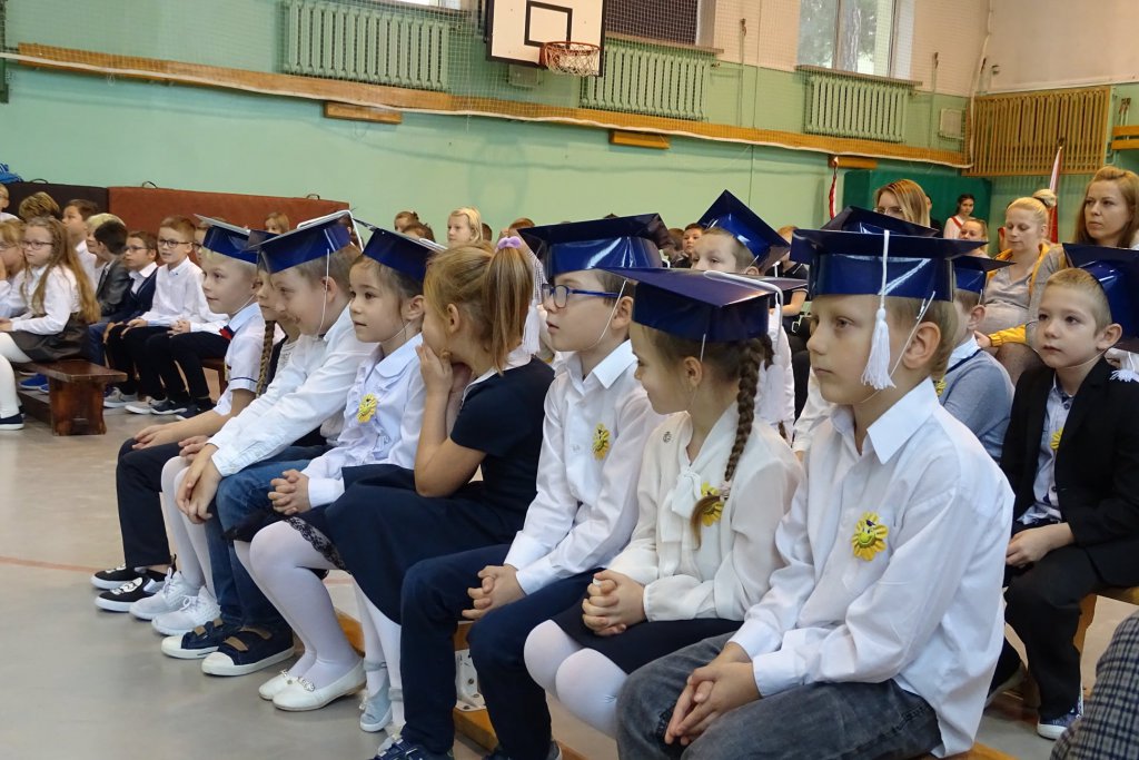 Pasowanie na ucznia w Szkole Podstawowej Nr 4 - zdjęcie #27 - eOstroleka.pl