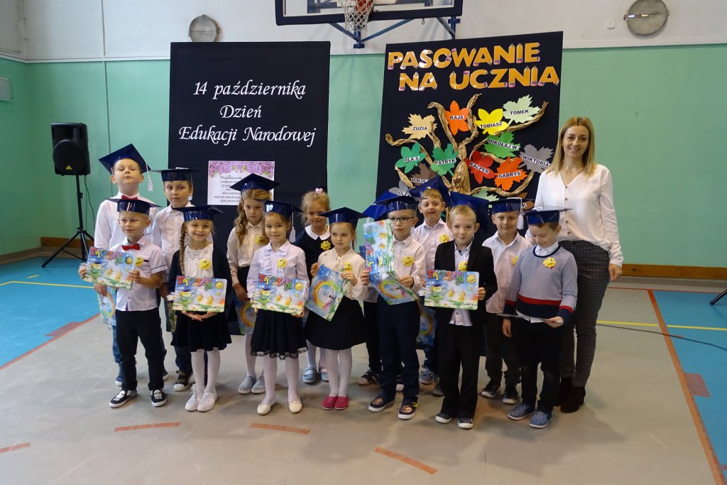 Pasowanie na ucznia w Szkole Podstawowej Nr 4 - zdjęcie #29 - eOstroleka.pl