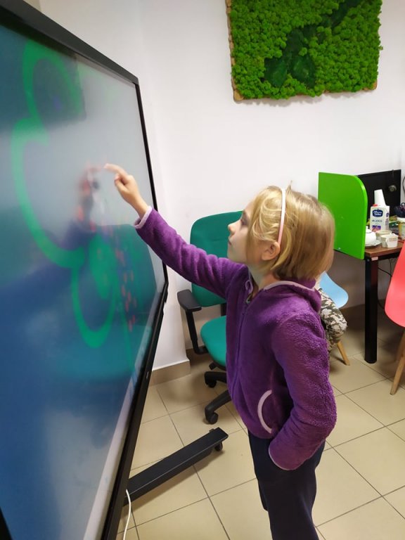 Wizyta Smerfów z Przedszkola Samorządowego w Rzekuniu w Gminnej Bibliotekce Publicznej - zdjęcie #54 - eOstroleka.pl