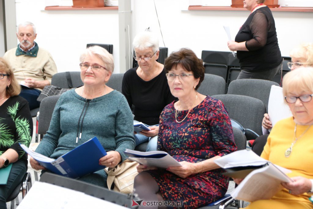 Spotkanie chóru O!Lala w Muzeum Kultury Kurpiowskiej [24.10.2021] - zdjęcie #15 - eOstroleka.pl