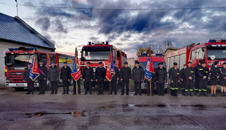 Tak strażacy ochotnicy z Rzekunia witali w swojej jednostce nowego forda rangera [25.10.2021] - zdjęcie #2 - eOstroleka.pl