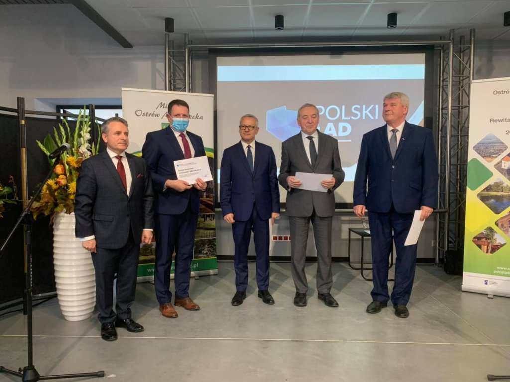 Wręczenie promes inwestycyjych realizowanych w ramach Polskiego Ładu [25.10.2021] - zdjęcie #9 - eOstroleka.pl