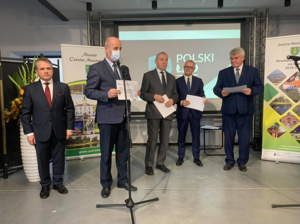Wręczenie promes inwestycyjych realizowanych w ramach Polskiego Ładu [25.10.2021] - zdjęcie #10 - eOstroleka.pl