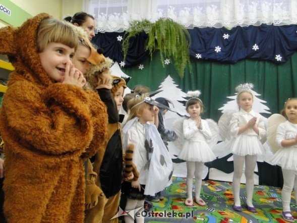 Dzień babci i dziadka w przedszkolu nr.16 - zdjęcie #21 - eOstroleka.pl