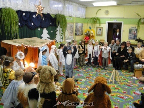 Dzień babci i dziadka w przedszkolu nr.16 - zdjęcie #8 - eOstroleka.pl