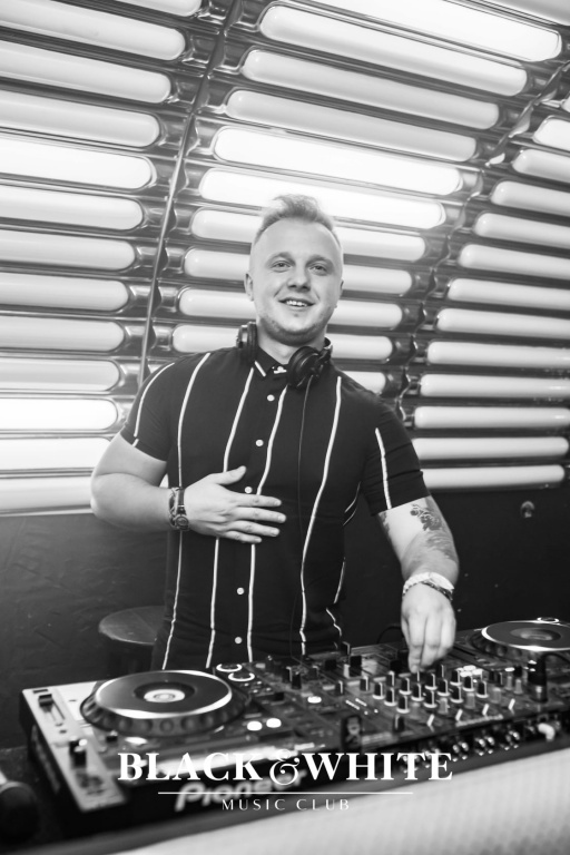Łobuzy na trzecie urodziny Clubu Black&White [22.10.2021] - zdjęcie #79 - eOstroleka.pl